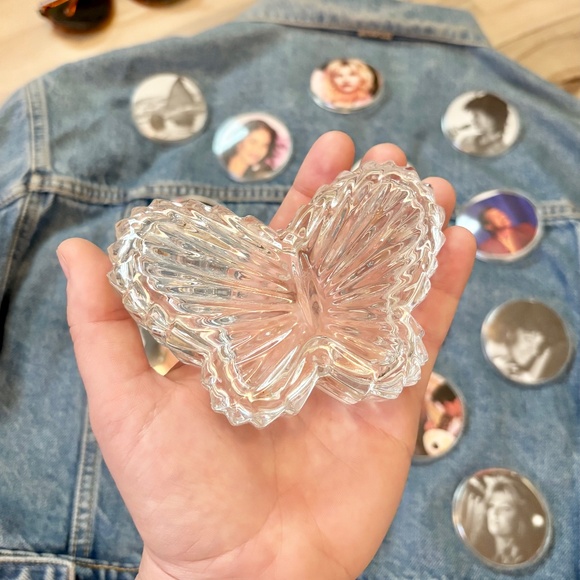 Vintage Glass Butterfly Trinket Dish with Lid - Picture 2 of 5